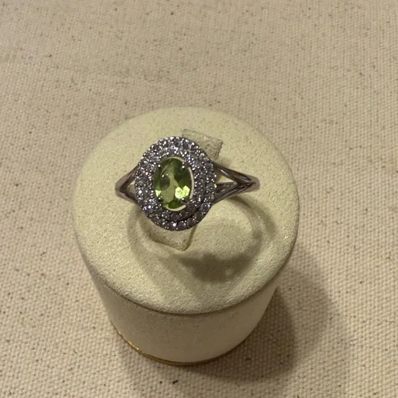 ROYAL PERIDOT CUBIC ZIRCONIA STERLING SILVER WOMEN RING SIZE 10